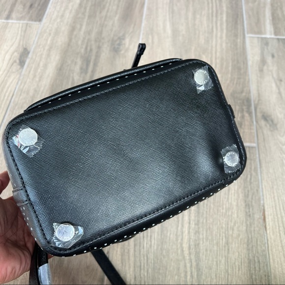 Michael Kors Greenwich Medium Bucket - Picture 6 of 9